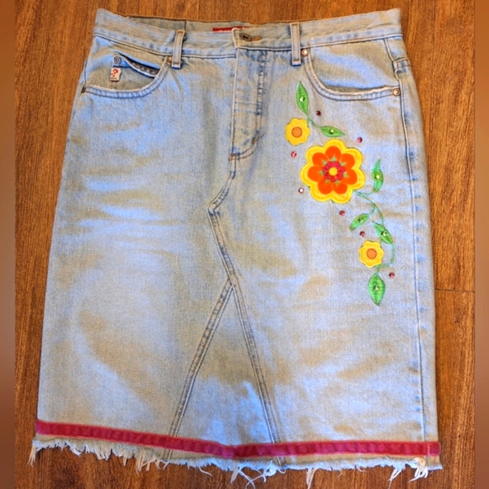 GUESS JEANS Denim Skirt- Flowers, Studs and Rhinestones- Frayed Hem- Size 10